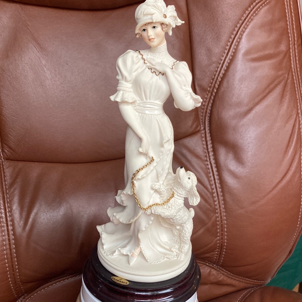 Florence sculture darts original dear friends made in Italy Woman with dog